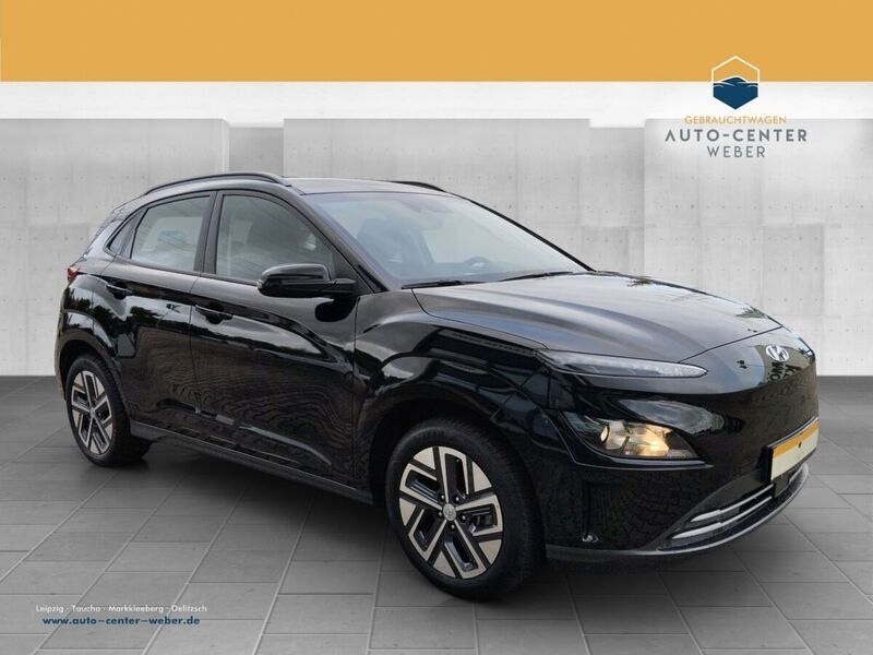 Gebraucht Hyundai Kona Select 100 kW (136 PS) 2022 Schwarz SUV
