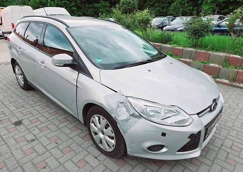 Gebraucht Ford Focus Trend 116 PS (85 kW) 2012 Silber Kombi