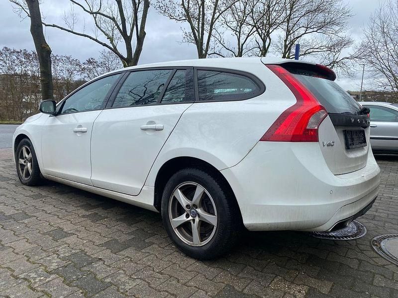 Gebraucht Volvo V60 Business Edition 190 PS (139 kW) 2016 Weiß Kombi