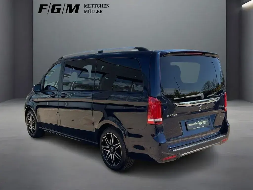 Gebraucht Mercedes V250 AMG 190 PS (139 kW) 2019 Cavansitblau metallic Van / Kleinbus