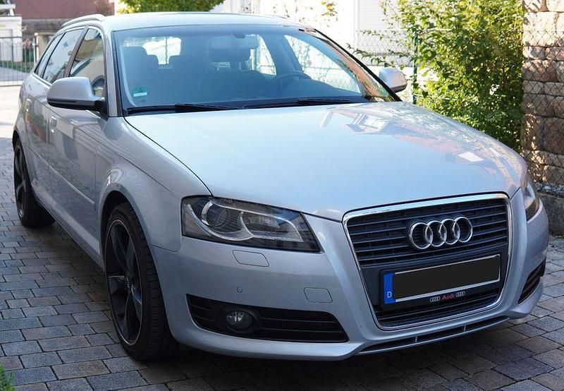Silber Gebraucht 2010 Audi A3 Sportback Ambition Limousine | 6.000 € (Guter Preis) - Bild 1/4