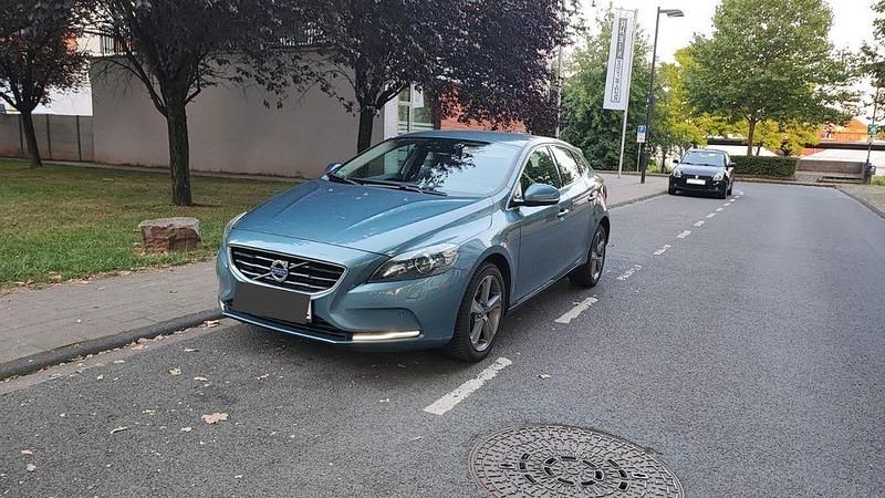 Blau Gebraucht 2013 Volvo V40 Business Edition Kombi | 9.150 € (Fairer Preis) - Bild 1/4