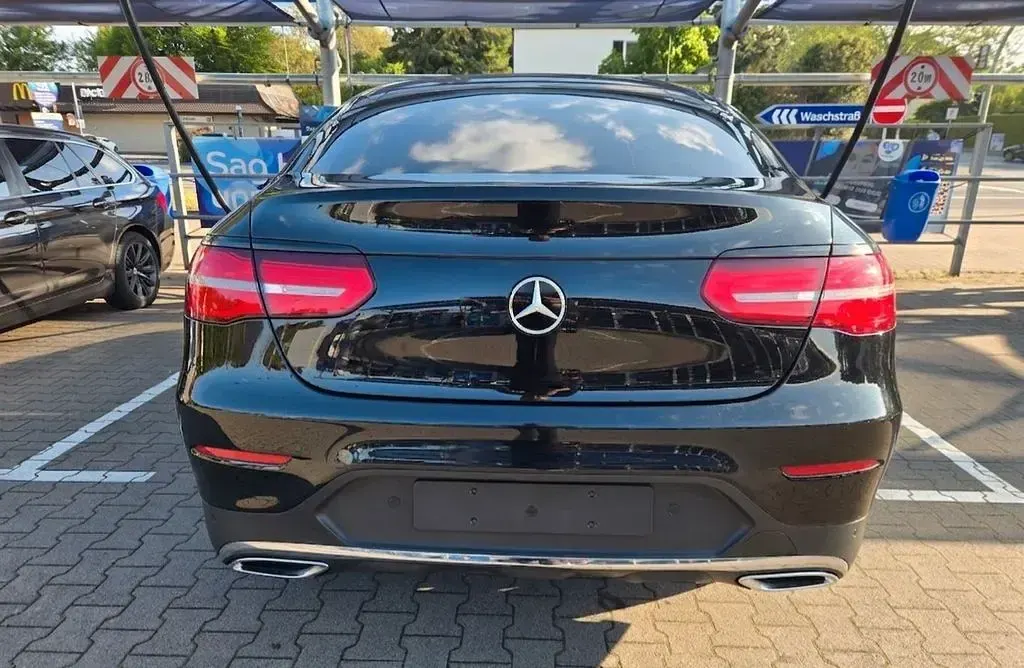 Gebraucht Mercedes GLC250 AMG line 204 PS (150 kW) 2019 Schwarz Coupé