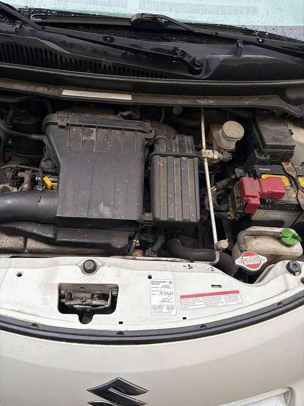 Gebraucht Suzuki Alto Basic 68 PS (50 kW) 2010 Weiß Kleinwagen