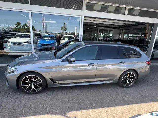 Gebraucht BMW 530 Performance 245 PS (180 kW) 2023 Grau Kombi
