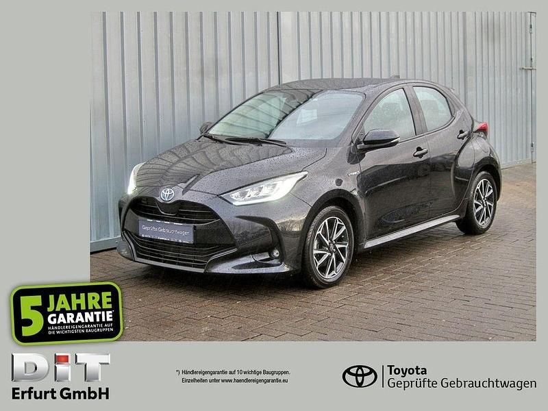 Black mica / ink Neu 2025 Toyota Yaris Hybrid Kleinwagen | 22.590 € (Superpreis) - Bild 1/4