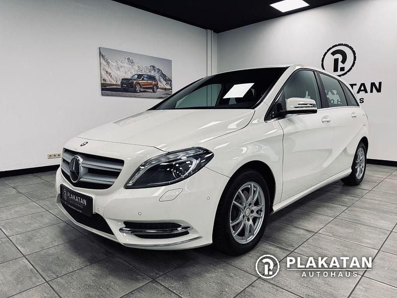 Gebraucht Mercedes B180 122 PS (89 kW) 2012 Weiß Van / Kleinbus