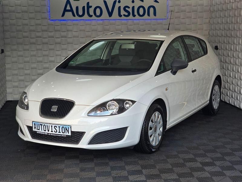 Weiß Gebraucht 2012 Seat Leon Limousine | 4.450 € (Guter Preis) - Bild 1/4