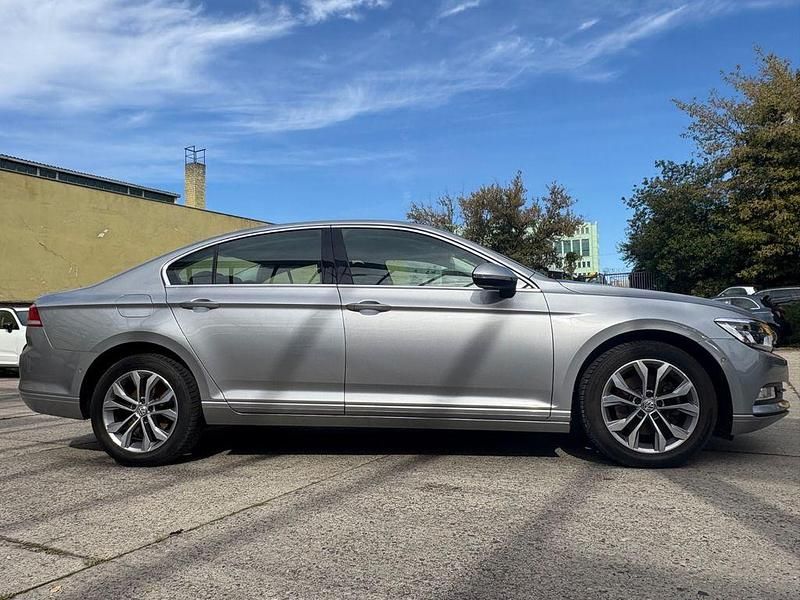 Gebraucht VW Passat Comfortline 150 PS (110 kW) 2019 Silber Limousine