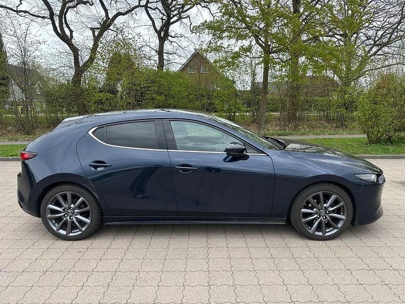 Używany Mazda 3 Selection 122 KM (89 kW) 2021 Niebieski Sedan/Limuzyna