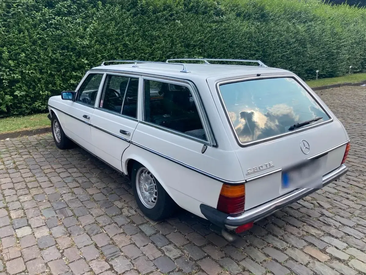 Gebraucht Mercedes 230 136 PS (100 kW) 1983 Weiß Kombi
