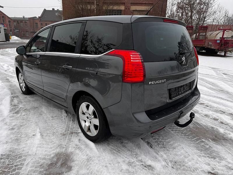 Gebraucht Peugeot 5008 112 PS (82 kW) 2011 Grau Van / Kleinbus