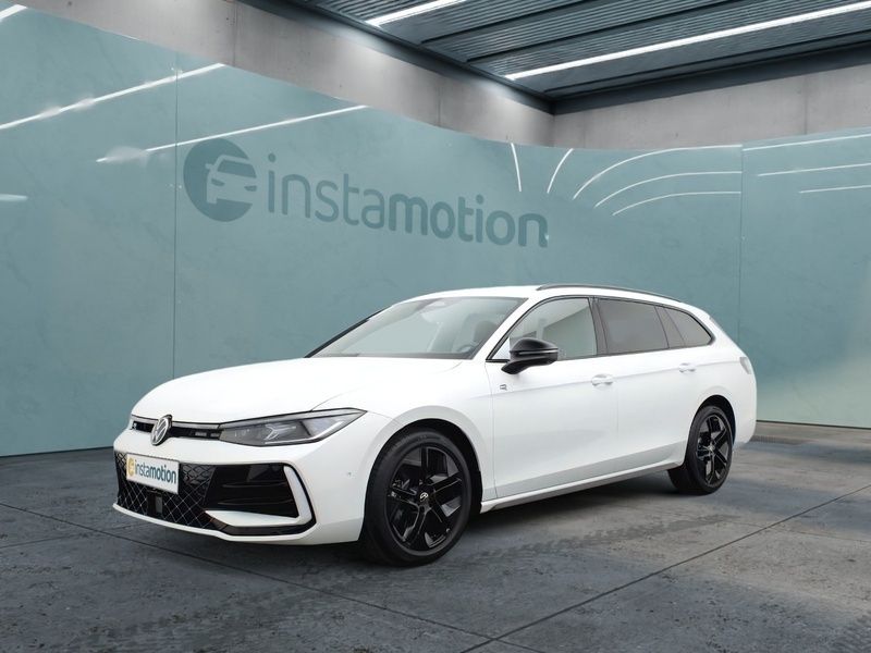 Gebraucht VW Passat Style 150 PS (110 kW) 2024 Weiß Van / Kleinbus