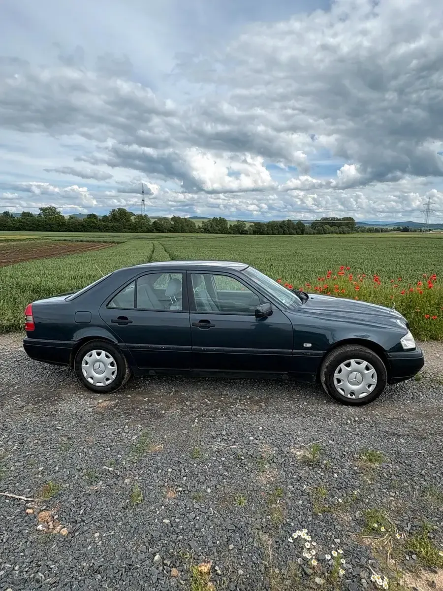 Gebraucht Mercedes C180 122 PS (89 kW) 1997 Grau Limousine