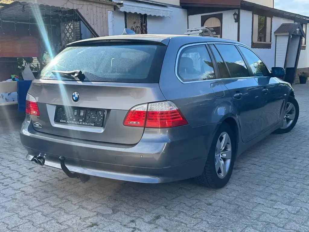 Gebraucht BMW 525 Advantage 177 PS (130 kW) 2007 Grau Kombi