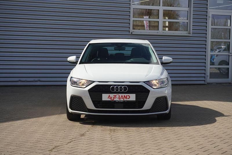Gebraucht Audi A1 Sportback Basis 95 PS (69 kW) 2019 Weiß Kleinwagen