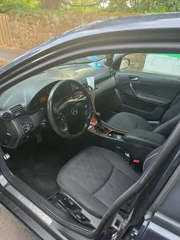 Gebraucht Mercedes C200 Classic 116 PS (85 kW) 2001 Schwarz Limousine