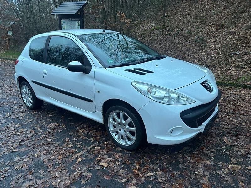Gebraucht Peugeot 206+ Sport 60 PS (44 kW) 2010 Weiß Kleinwagen