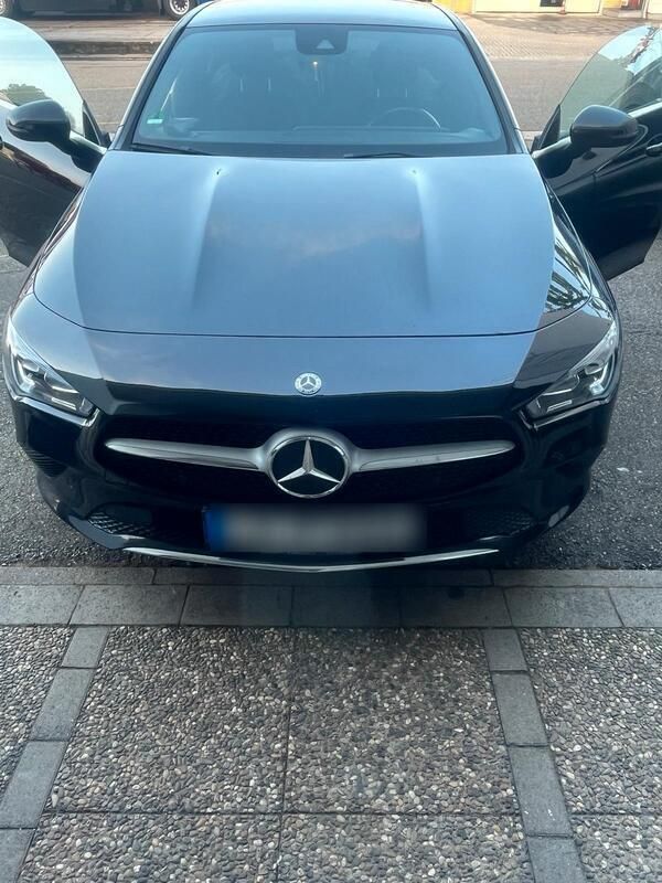 Schwarz Gebraucht 2020 Mercedes CLA220 Edition 1 Limousine | 32.000 € (Teuer) - Bild 1/4