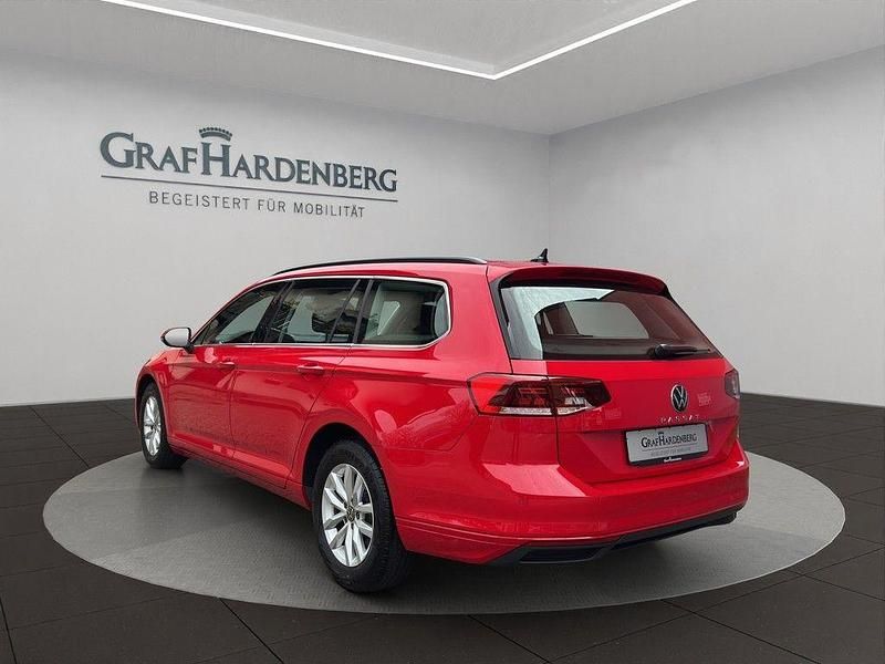 Gebraucht VW Passat Business 122 PS (89 kW) 2023 Rot Kombi