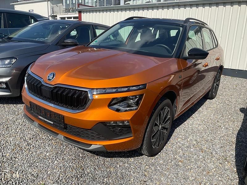 Phoenix orange metallic Gebraucht 2024 Skoda Kamiq Selection SUV | 21.995 € (Etwas zu teuer) - Bild 1/2