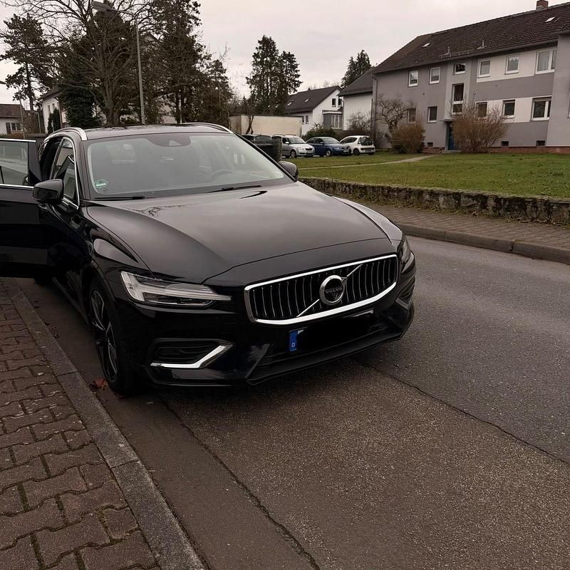Gebraucht Volvo V60 Inscription 197 PS (144 kW) 2020 Schwarz Kombi