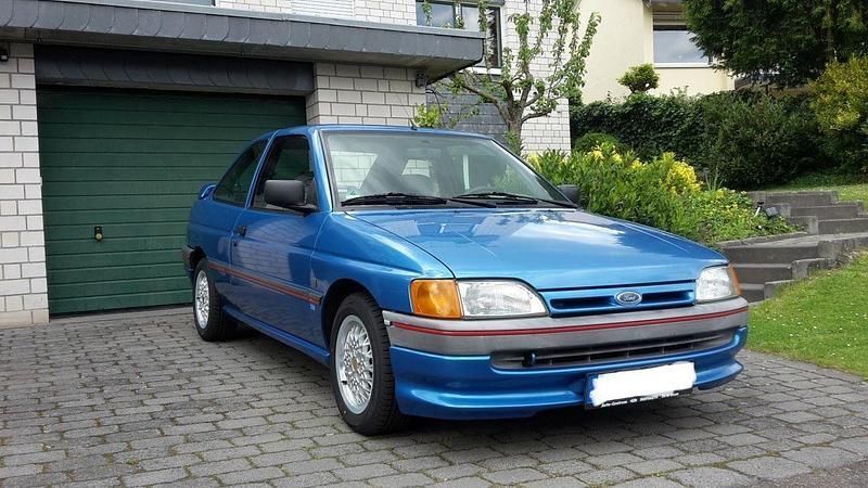Blau Gebraucht 1991 Ford Escort Limousine | 3.250 € - Bild 1/4