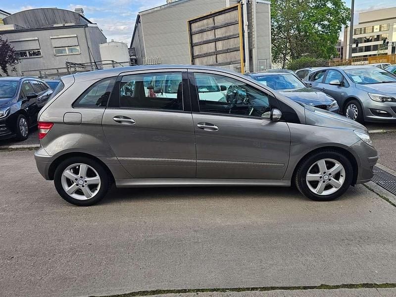 Gebraucht Mercedes B200 136 PS (100 kW) 2006 Kometgrau  metalliclack Van / Kleinbus