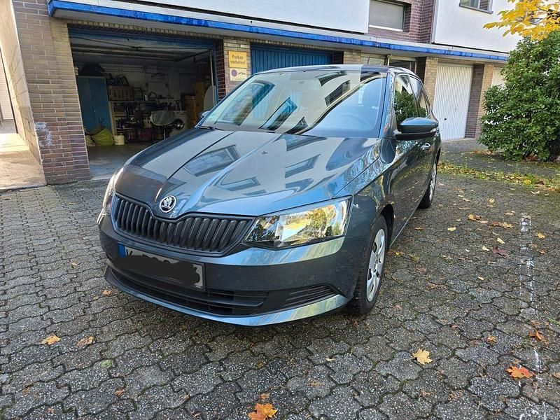 Grau Gebraucht 2018 Skoda Fabia Cool Plus Kleinwagen | 9.800 € (Fairer Preis) - Bild 1/4