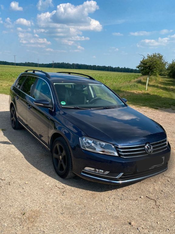 Blau Gebraucht 2013 VW Passat Comfortline Kombi | 5.800 € (Guter Preis) - Bild 1/4