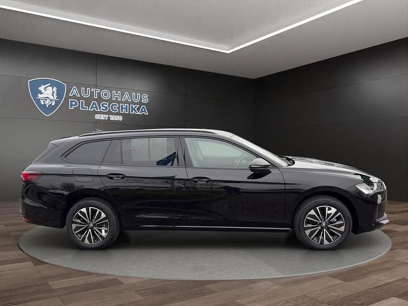 Neu Skoda Superb Selection 150 PS (110 kW) 2025 Onyxschwarz metallic Kombi