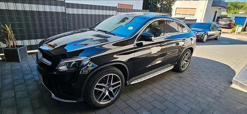 Schwarz Gebraucht 2019 Mercedes GLE350 AMG line Limousine | 49.999 € (Fairer Preis) - Bild 1/4