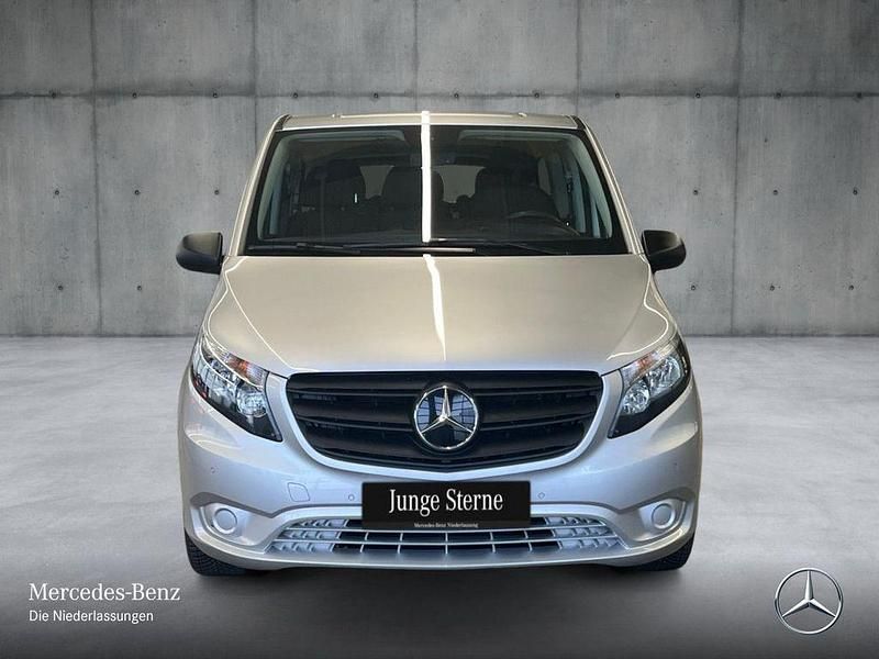 Gebraucht Mercedes Vito 163 PS (119 kW) 2022 Silber Van