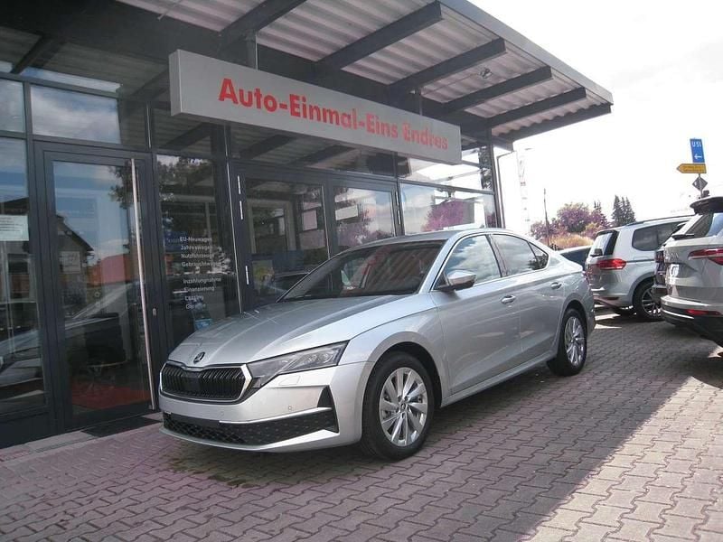 Reflexsilber metallic Neu 2025 Skoda Octavia Selection Limousine | 31.490 € (Fairer Preis) - Bild 1/4