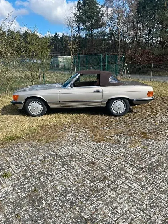 Gebraucht Mercedes 560 227 PS (166 kW) 1986 Gold Cabrio