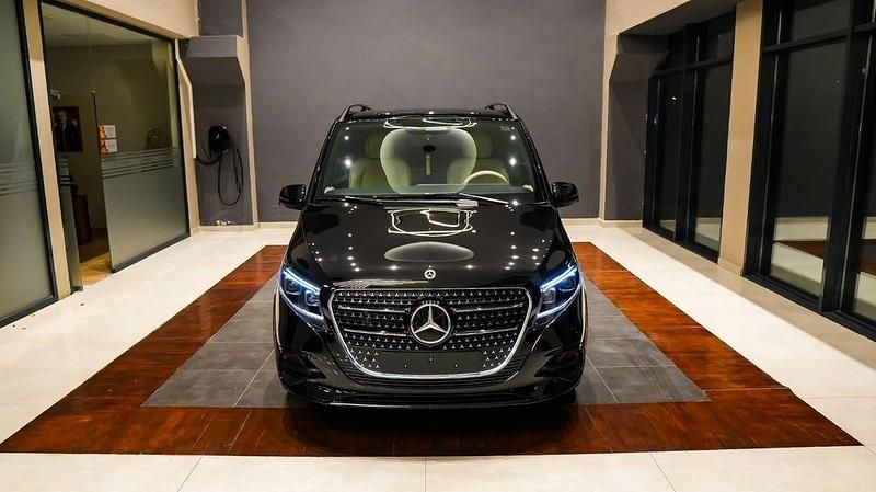 Gebraucht Mercedes V300 AMG 239 PS (175 kW) 2024 Schwarz Van / Kleinbus