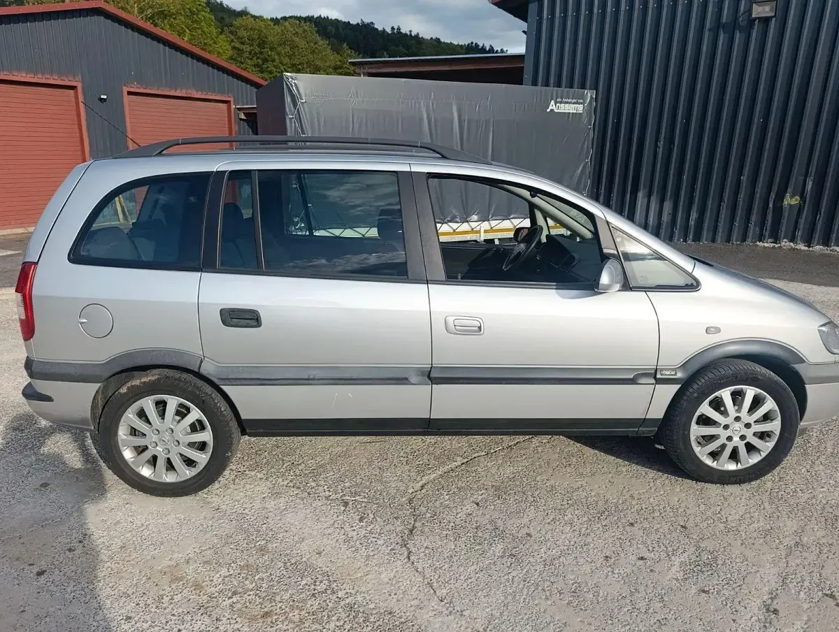 Gebraucht Opel Zafira 125 PS (91 kW) 2004 Silber Van / Kleinbus