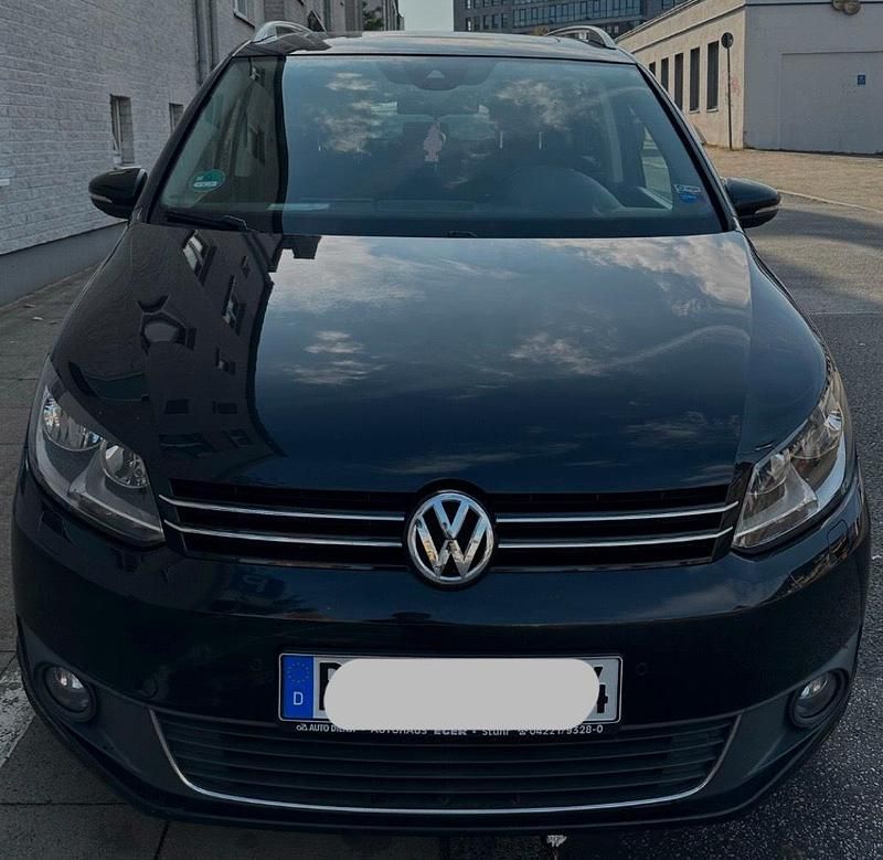 Schwarz Gebraucht 2015 VW Touran Van / Kleinbus | 11.500 € (Fairer Preis) - Bild 1/4
