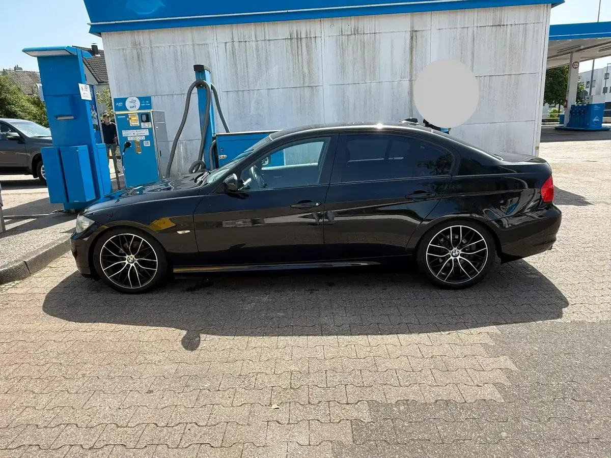 Gebraucht BMW 320 170 PS (125 kW) 2008 Schwarz Limousine