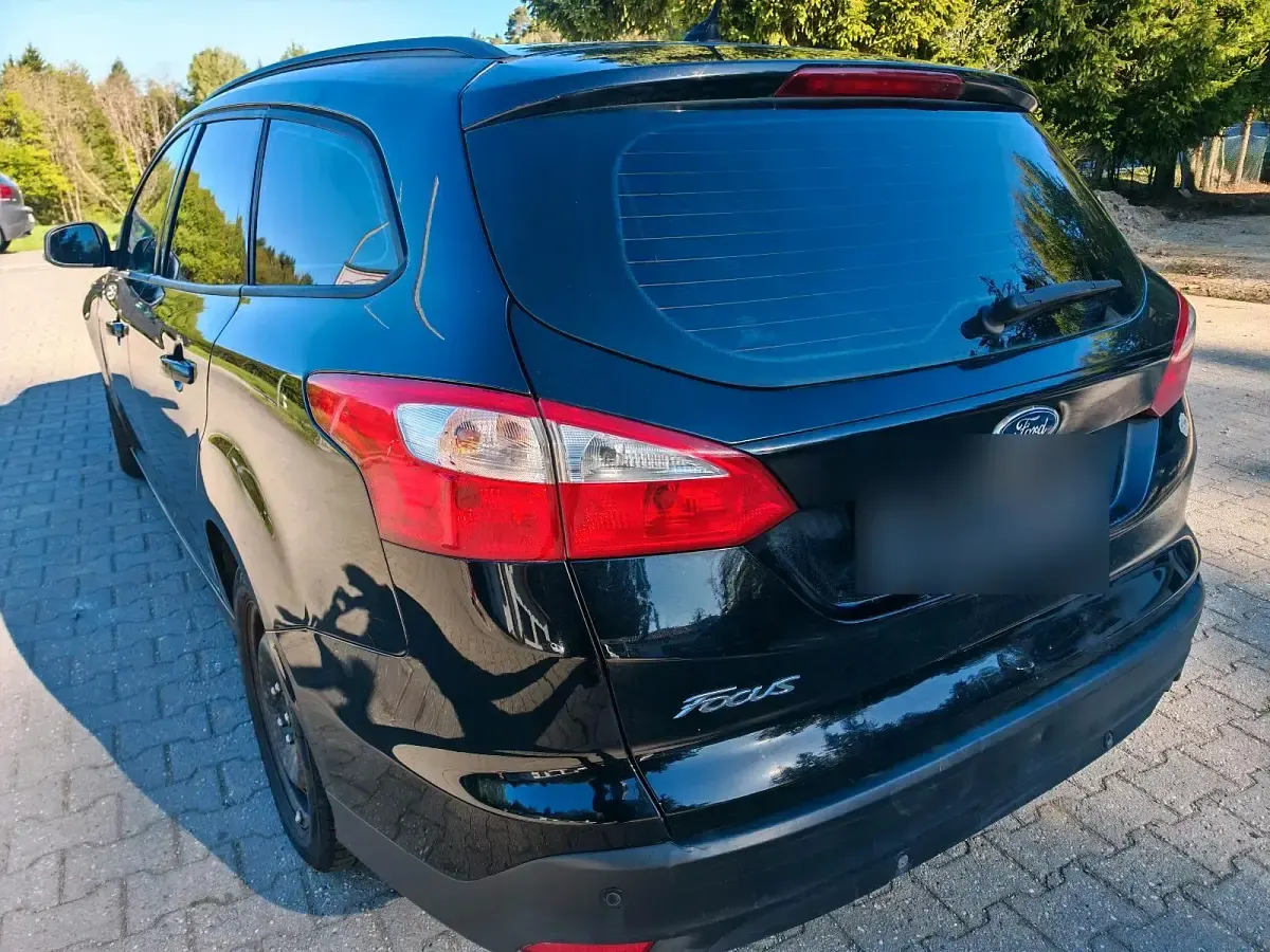 Gebraucht Ford Focus 115 PS (84 kW) 2014 Schwarz Kombi