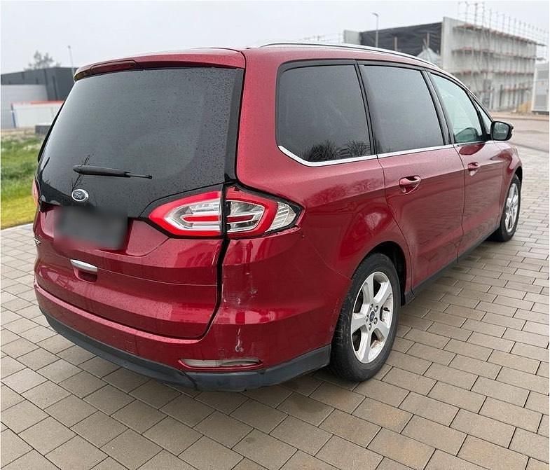 Gebraucht Ford Galaxy 160 PS (117 kW) 2018 Rot Van / Kleinbus