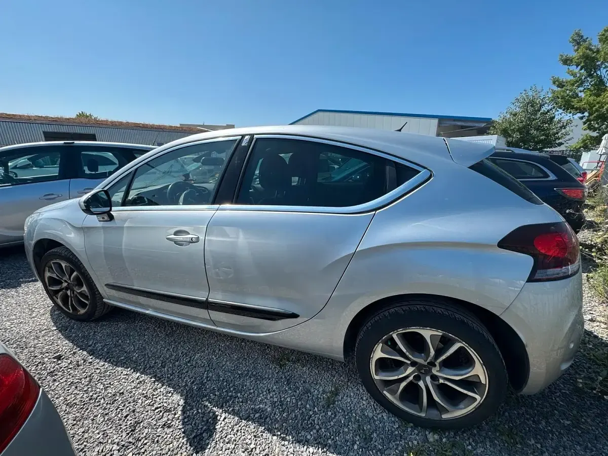 Gebraucht Citroën DS4 181 PS (133 kW) 2015 Silber Kleinwagen