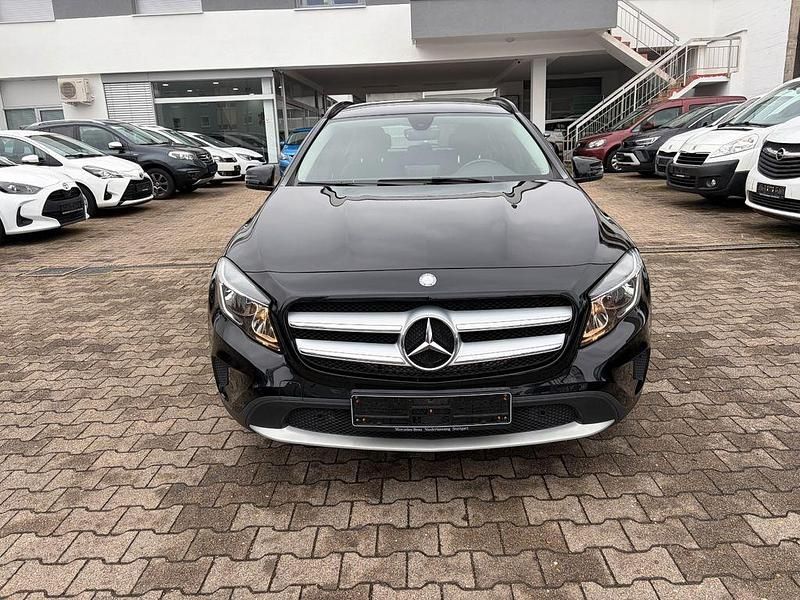 Gebraucht Mercedes GLA180 Urban 122 PS (89 kW) 2015 Schwarz SUV