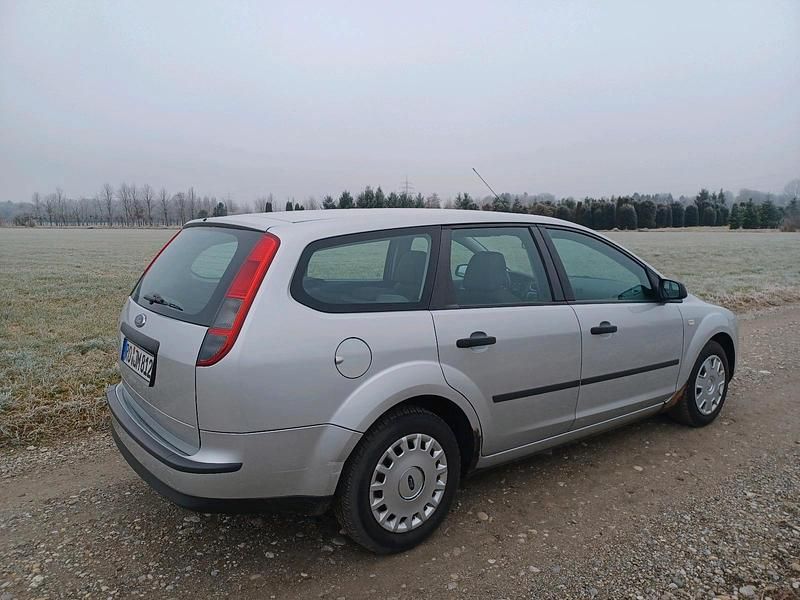 Gebraucht Ford Focus 100 PS (73 kW) 2006 Silber Kombi