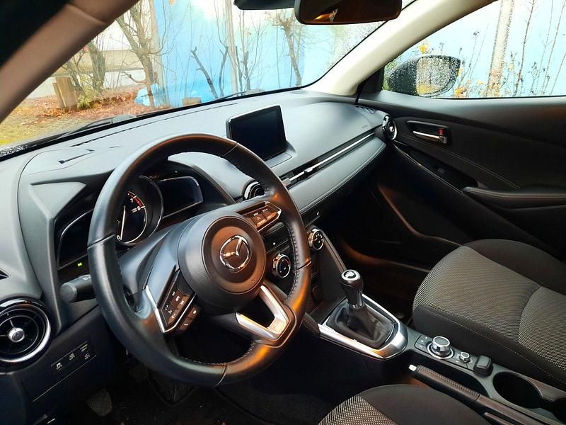 Gebraucht Mazda 2 90 PS (66 kW) 2019 Rot Limousine