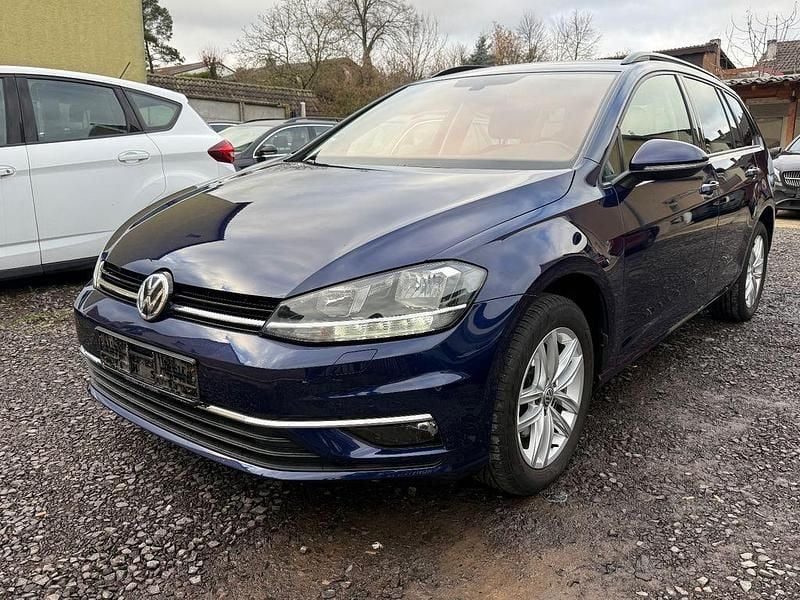 Blau Gebraucht 2019 VW Golf VII Comfortline Kombi | 8.990 € (Superpreis) - Bild 1/4