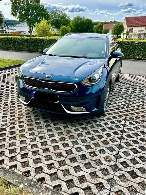 Blau Gebraucht 2018 Kia Niro Spirit SUV | 13.950 € (Guter Preis) - Bild 1/4
