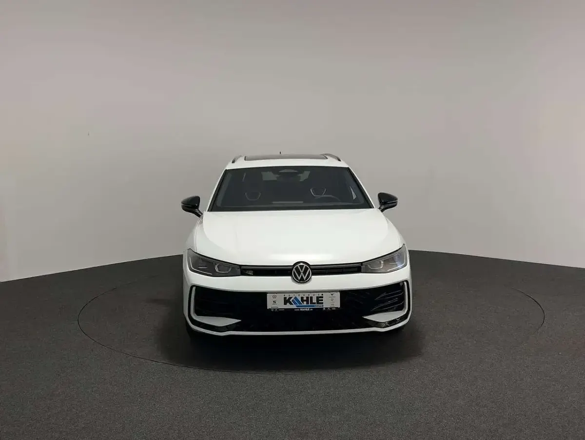 Neu VW Passat R-line 150 PS (110 kW) 2025 Weiß Limousine