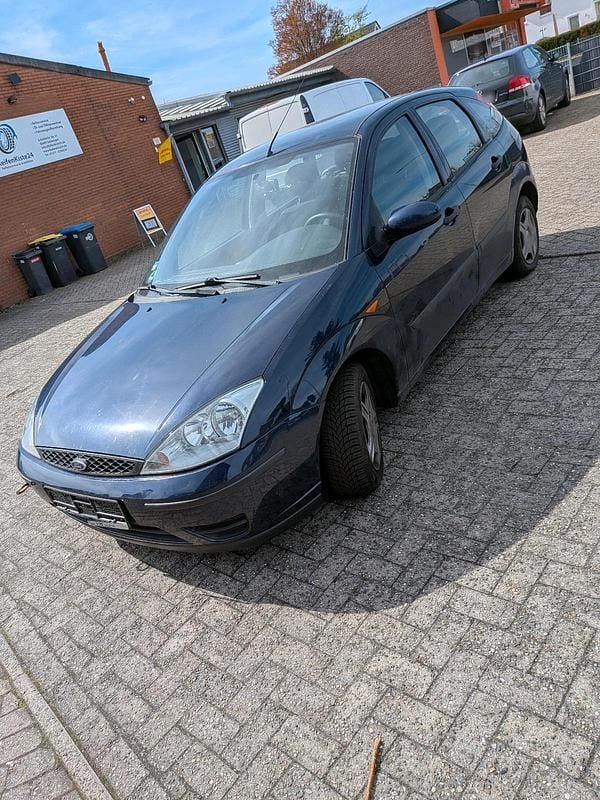 Gebraucht Ford Focus 100 PS (73 kW) 2001 Blau Kleinwagen