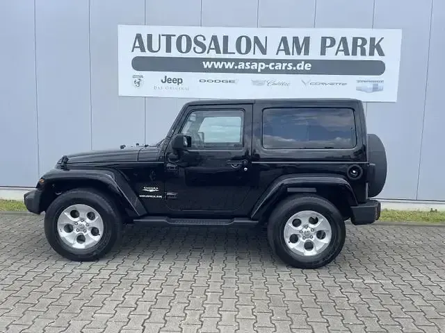 Used Jeep Wrangler Sahara 200 HP (147 kW) 2015 Black SUV